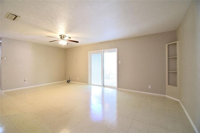 Foto del edificio - 5936 Cherry Loop