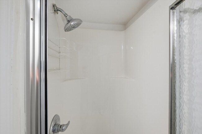 Building Photo - 4916 Crescent Ave