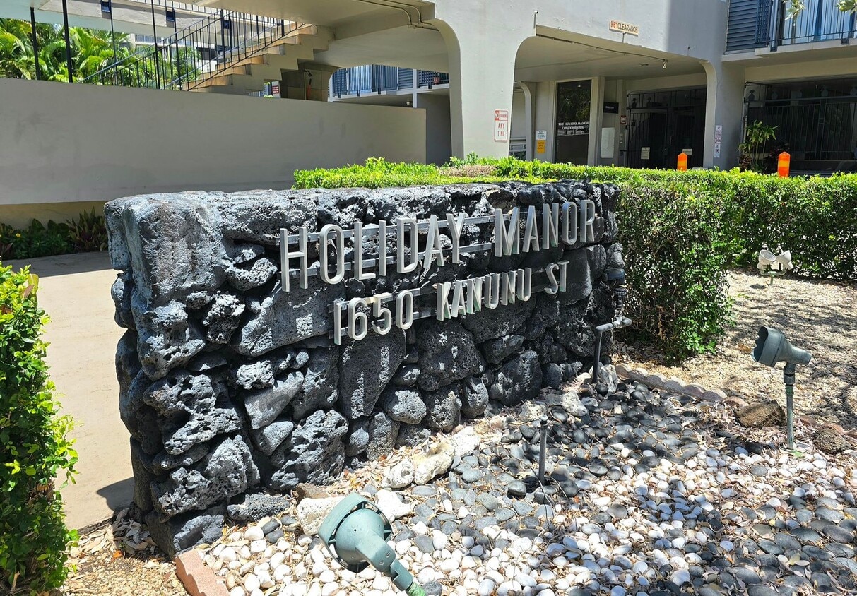 Primary Photo - Holiday Manor