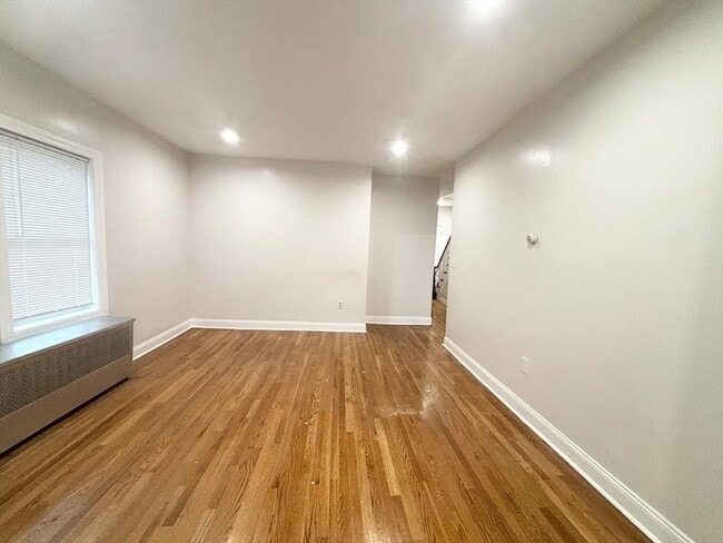 Building Photo - 35 Madison St