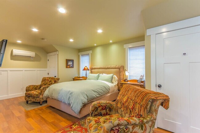 Building Photo - 1345 NW Cumberland Ave