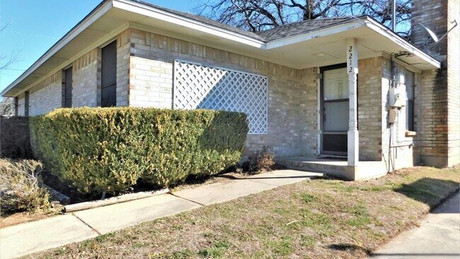 Building Photo - 2212 Bolivar St