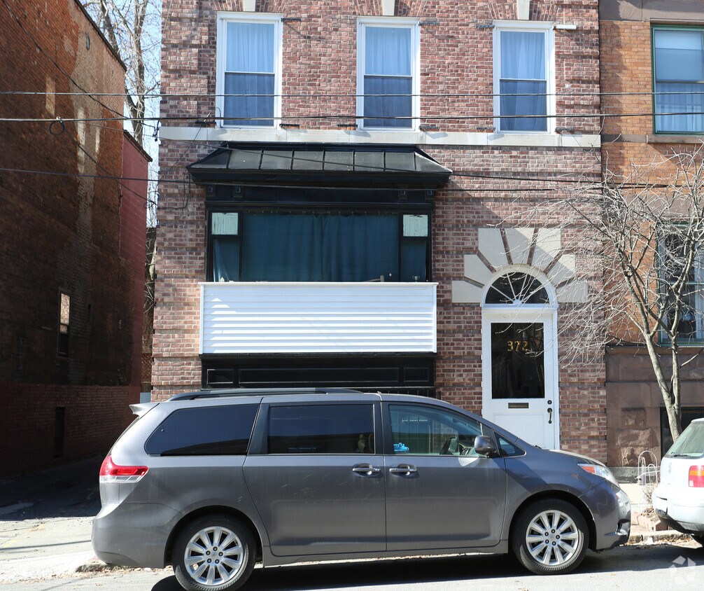 Building Photo - 372 Hudson Ave