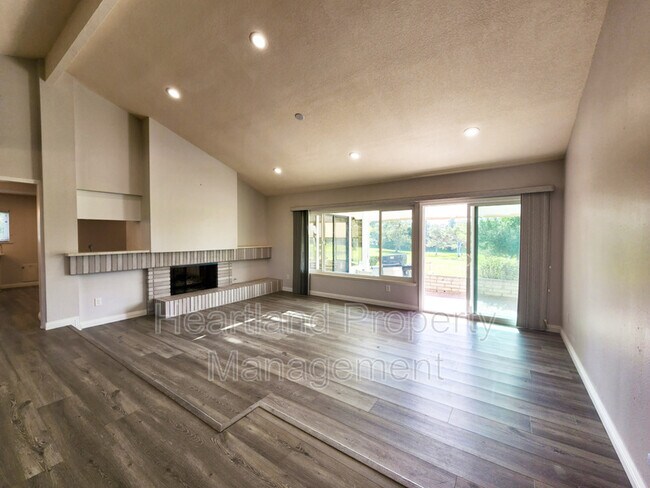 Building Photo - 12463 Bodega Way