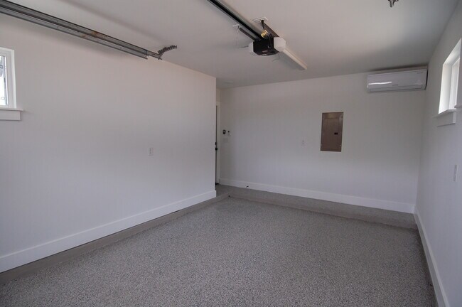 Building Photo - 6806 Pondsdale Ln