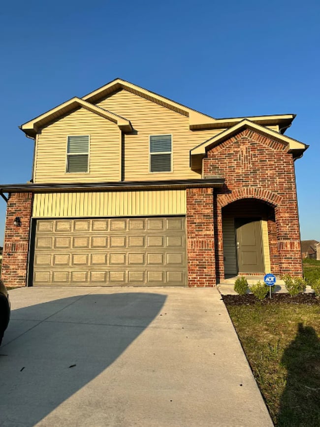 Building Photo - 3117 Stonewall Dr