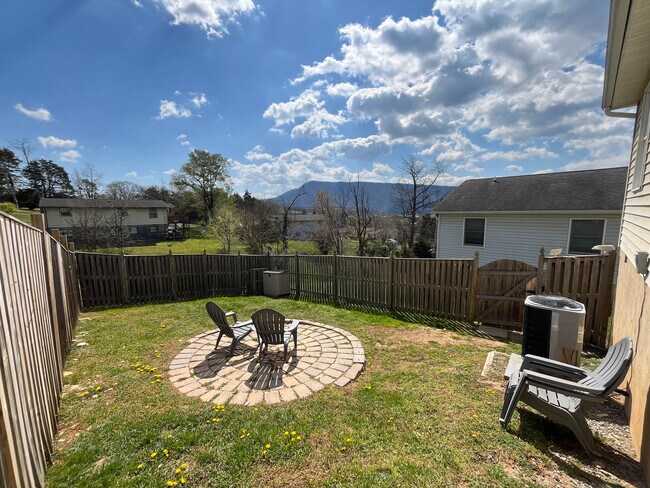 Foto del edificio - 440 Pleasant View Dr