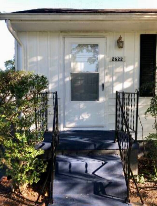 Building Photo - 2622 Avondale Ave