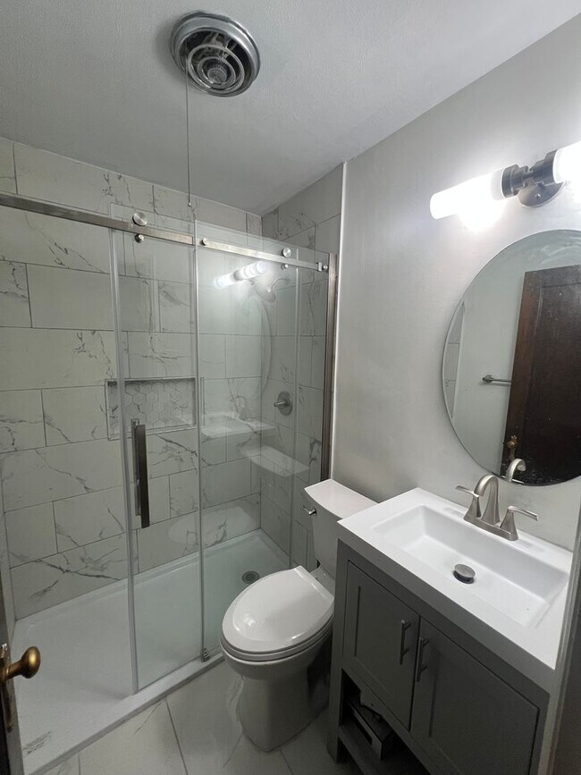 Building Photo - Large 4BR / 2BA Home with Granite Kitchen, Deck & Fenced Yard  Lifestyle-Oriented