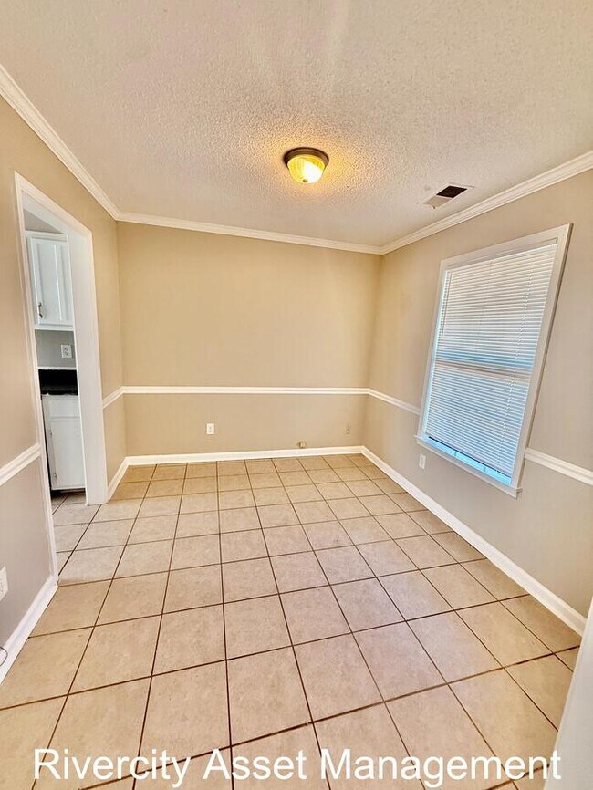 Foto del edificio - A Must-See GEM!!!!!! Fully renovated, fenced in yard & Pets Welcomed!!!!!!!