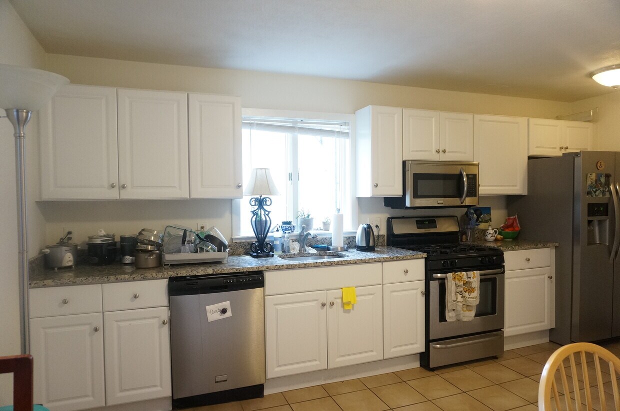 Primary Photo - 239 Charles St