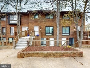 Building Photo - 4 Hawthorne Ct NE