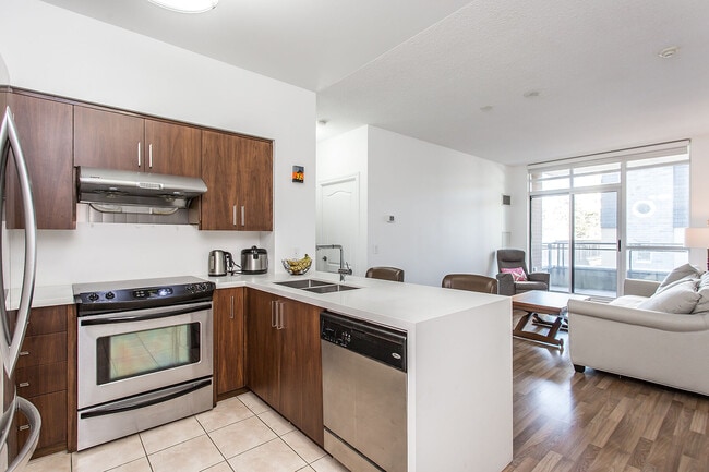 Building Photo - 319 Merton St