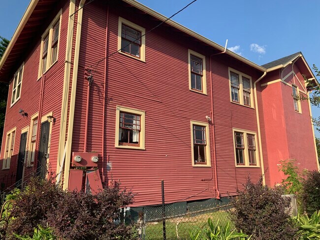 Building Photo - 1549 N Miro St