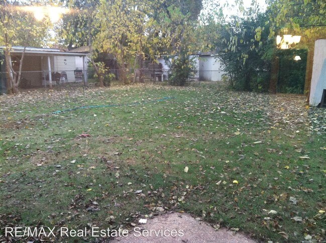Building Photo - 1408 Gardenia St