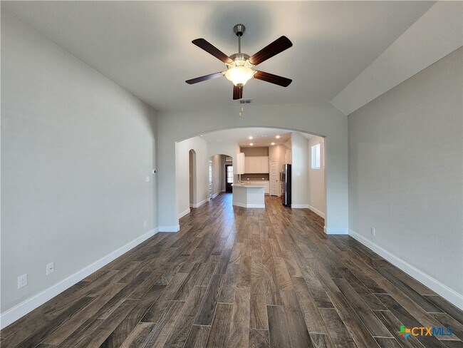 Foto del edificio - 1324 Spring Row St