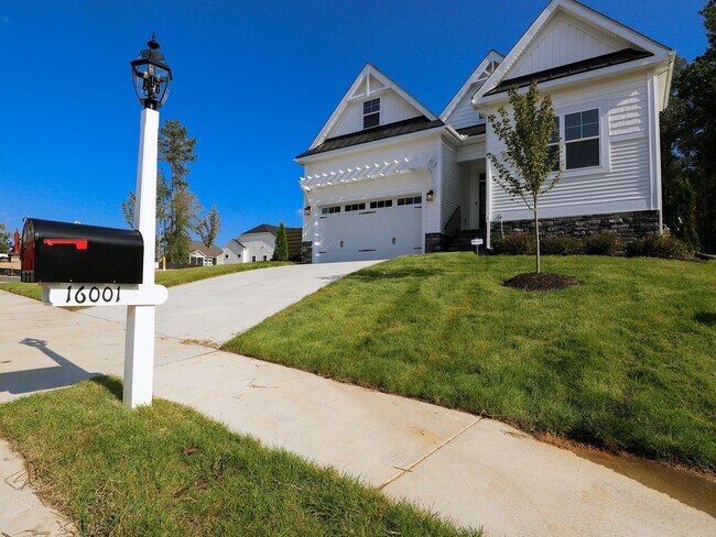 Foto del edificio - Luxury New Build in RounTrey – 4 Bed, 3 Ba...