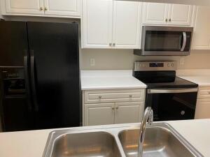 Foto del edificio - 311 Hazelnut Dr