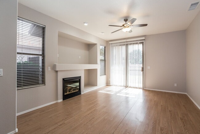 Foto del edificio - 6601 W Lawrence Ln