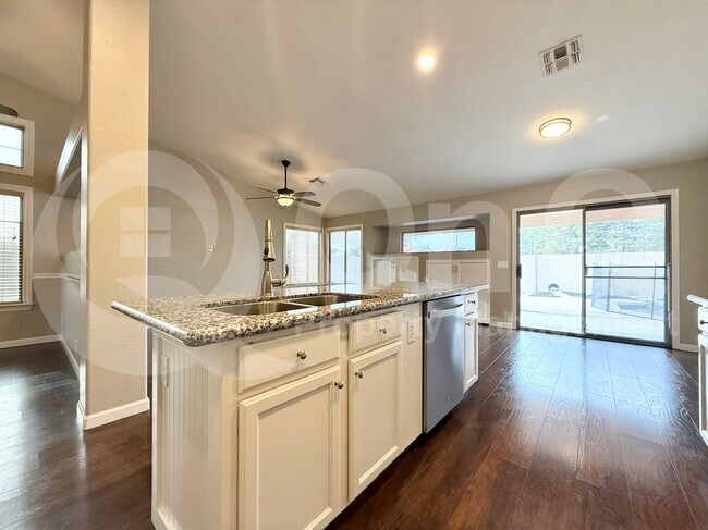 Foto del edificio - 1790 E Rawhide St