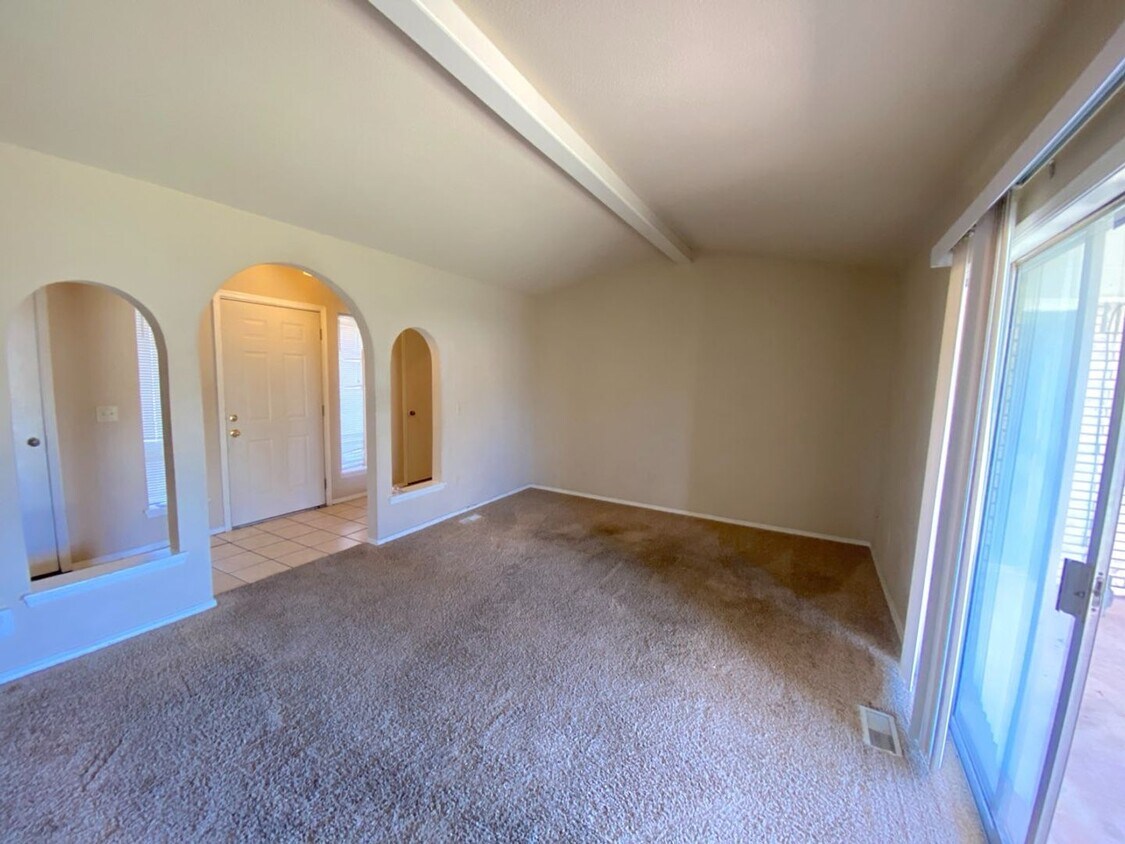 Building Photo - Very Nice 3 bedroom 2 bath home in Edmond ...