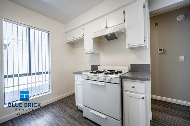 Foto del edificio - 14200 Victory Blvd
