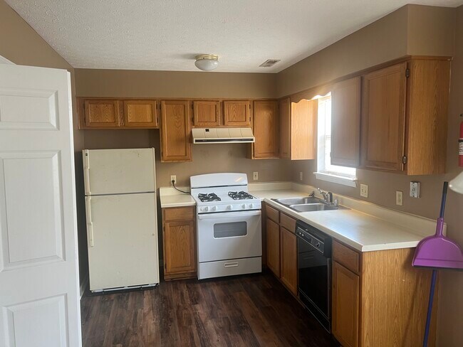 Foto del edificio - 3260 Spring Hollow Ave