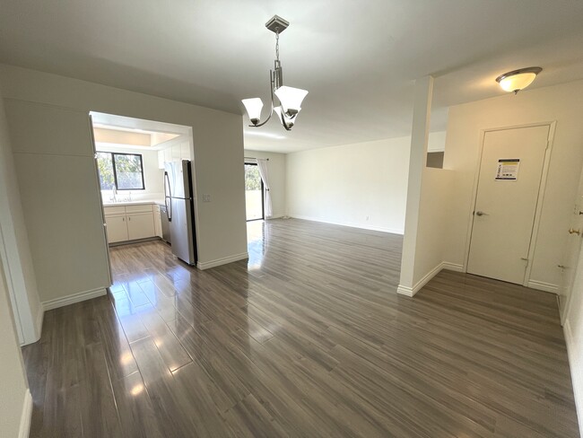 Dining area - 5000 S Centinela Ave