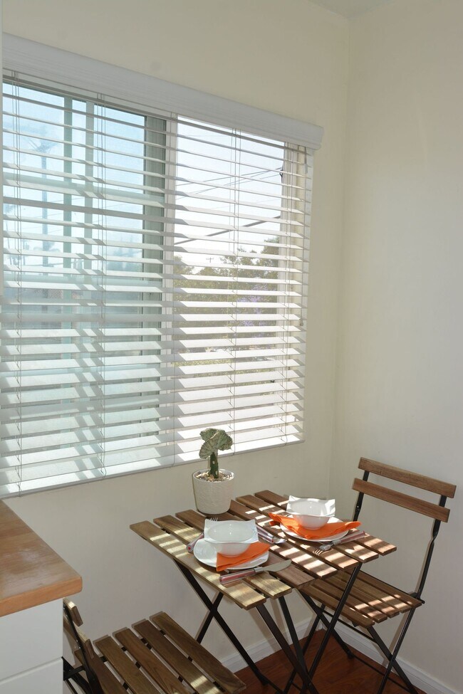 Foto del edificio - Kensington: Renovated Spacious Residence: ...