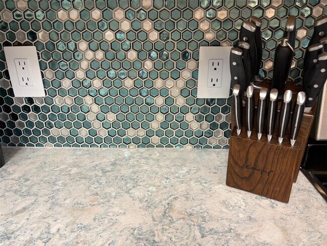 Foto del edificio - 2112 S Cypress Bend Dr