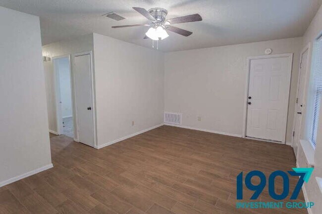 Foto del edificio - SPECIAL OFFER! Move In Now & Get 50% Off Y...