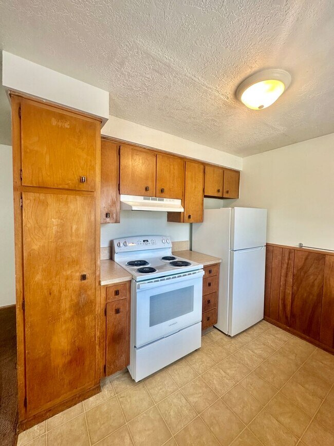 Building Photo - Two Bedroom Apartment Close to Willamette ...