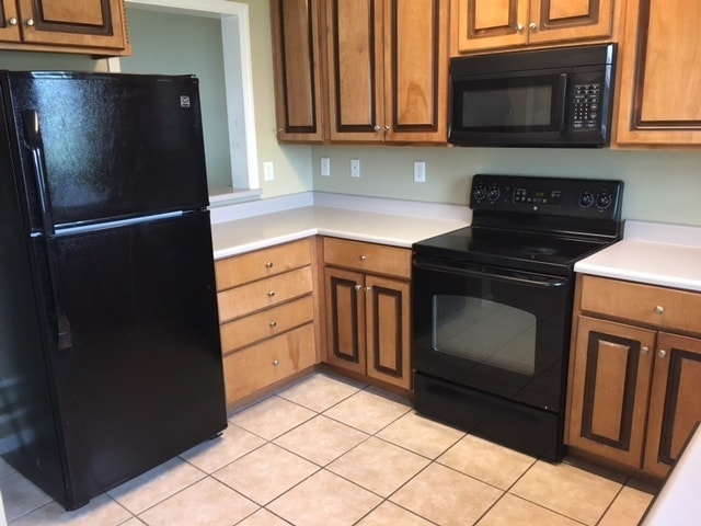Building Photo - 2709 Pineview Drive*