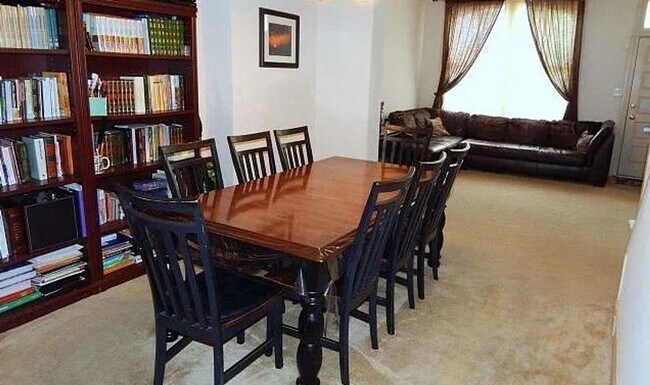 Foto del edificio - Historic 5 Bed 1.5 Bath in York