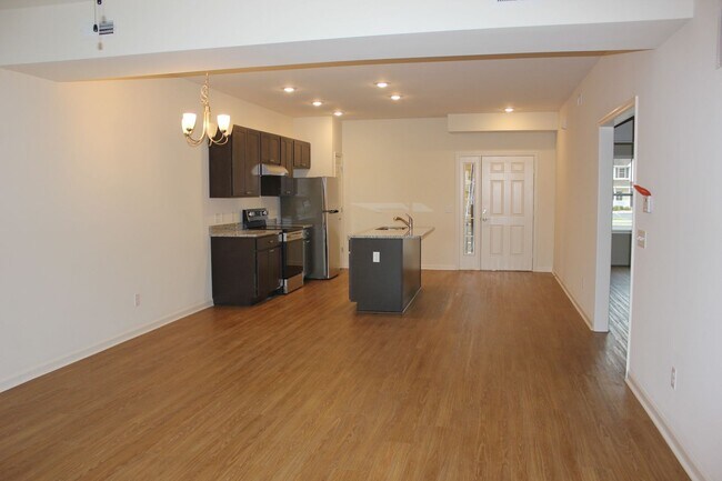 Building Photo - Condo for Rent
