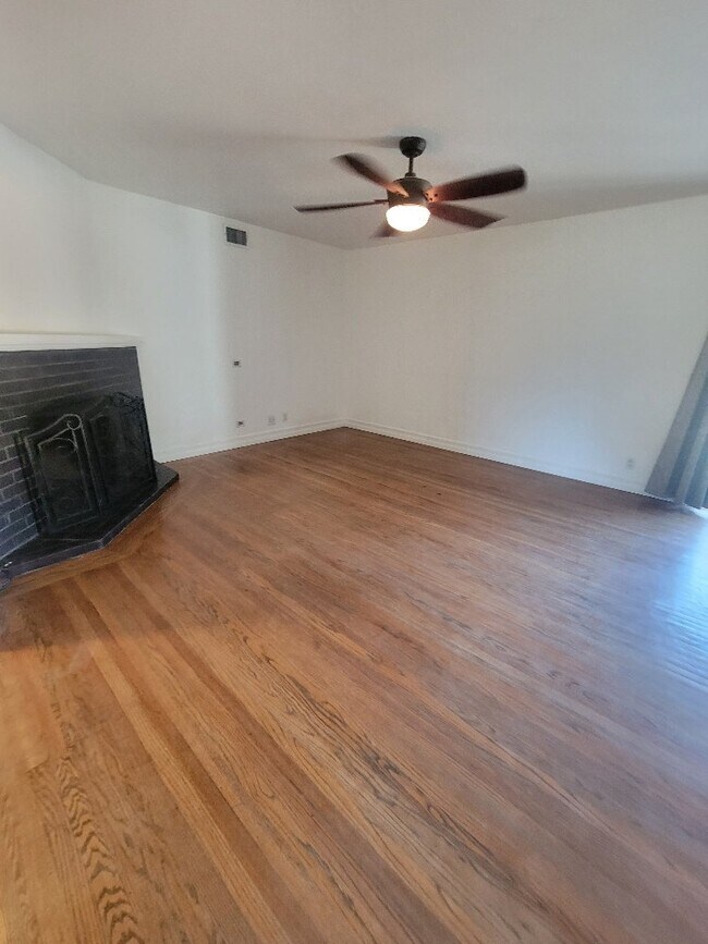 Foto del edificio - "Charming 3-Bed, 1.5-Bath home