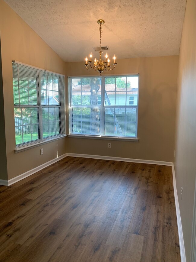 Building Photo - 213 Copperfield Ln