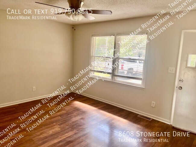 Foto del edificio - 8608 Stonegate Dr