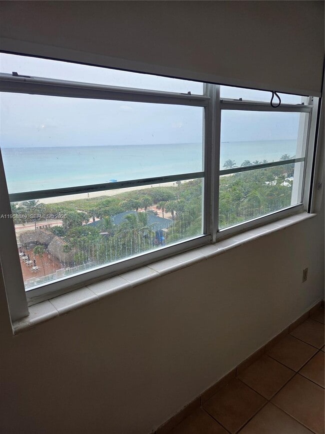 Building Photo - 5313 Collins Ave