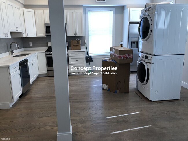 Building Photo - 3 br, 2 bath  - 68 Day St Apt 2M