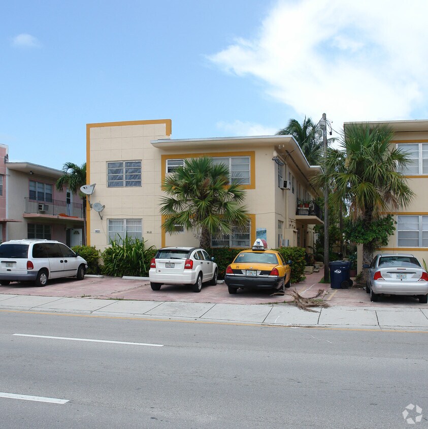 Building Photo - 9033 Harding Ave