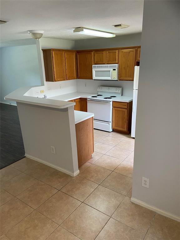 Building Photo - 938 Birnham Woods Blvd