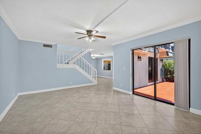 Foto del edificio - 1590 Forest Lakes Cir