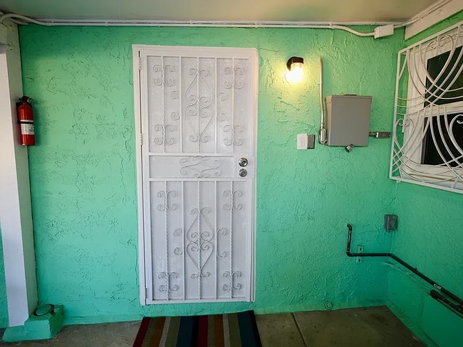 Building Photo - 7913 Jamieson Ave