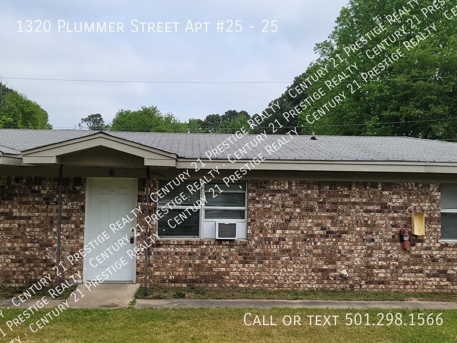 Primary Photo - 1320 Plummer St