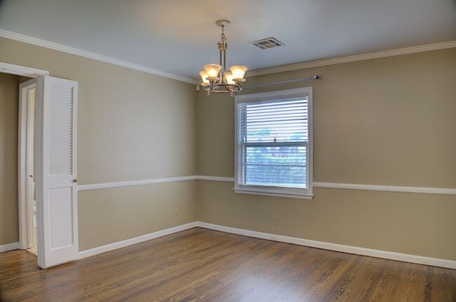 Building Photo - Well Maintained Midtown Home