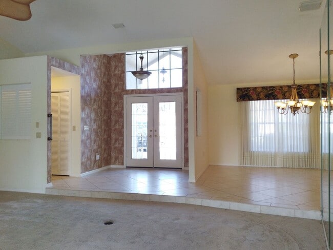 Building Photo - 3/2/2 pool home with a great view of the F...