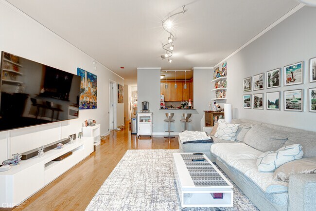 Building Photo - 420 E Waterside Dr
