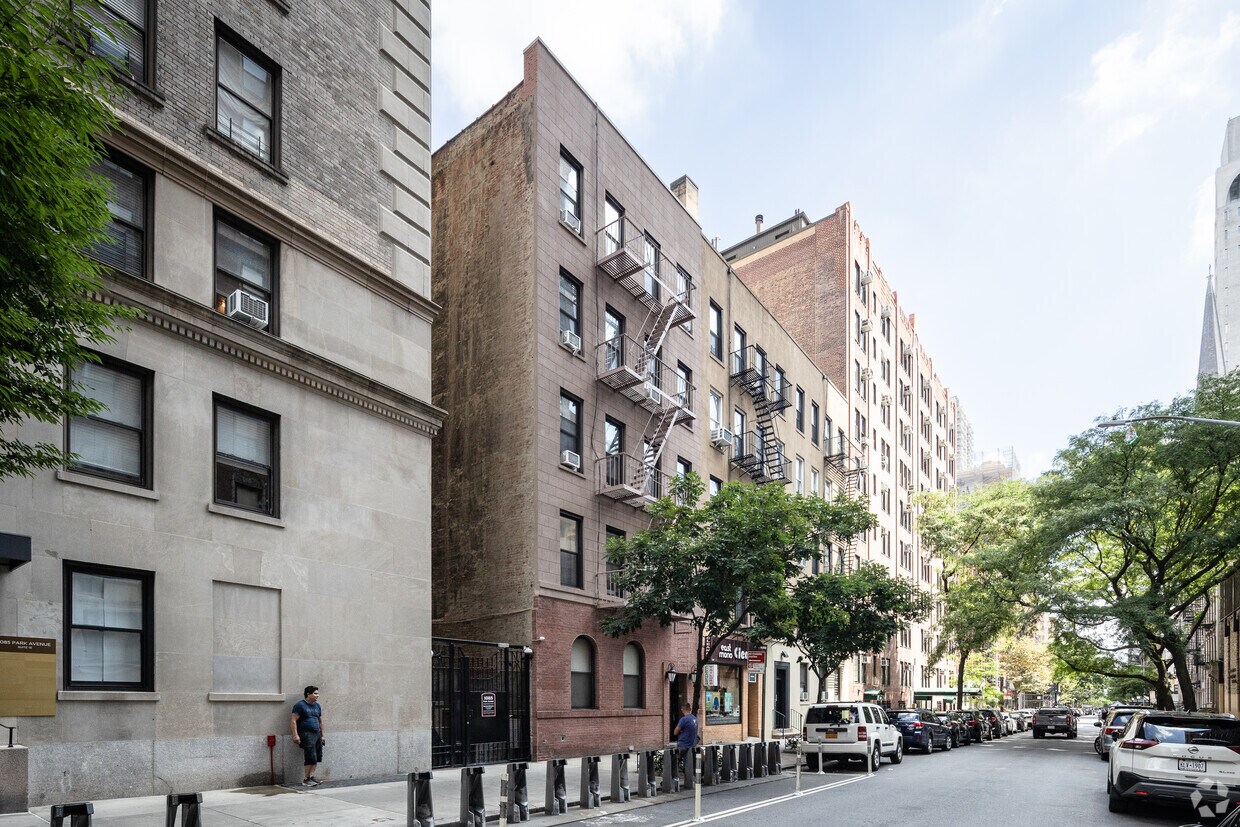 Primary Photo - 105 E 88th St