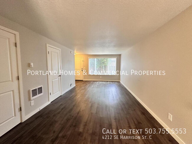 Foto del edificio - Recently Updated 2-Bd Milwaukie 4-Plex. Ne...